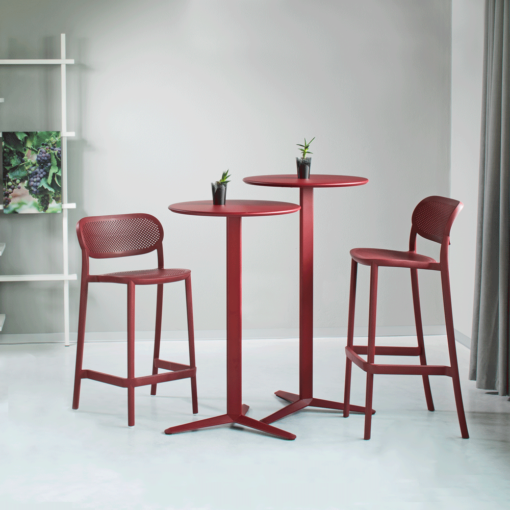 Tabouret terrasse intérieur et extérieur de bar restaurant empilable Nuta couleur bordeaux