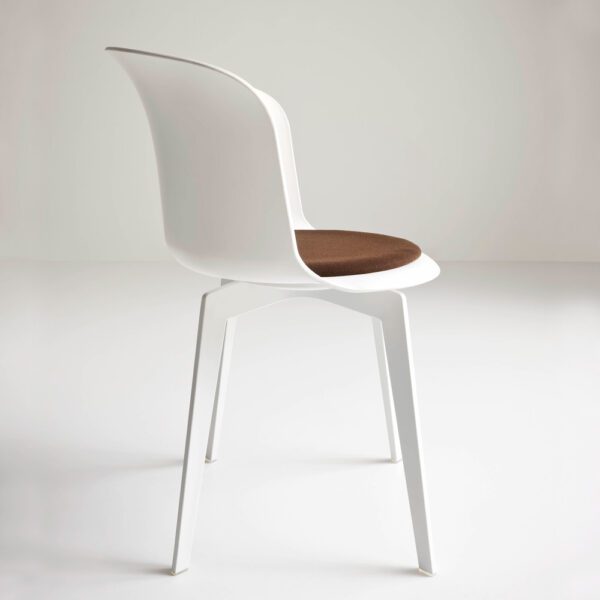Chaise de restaurant Epica coussin tapissé marron pieds et dossier blanc