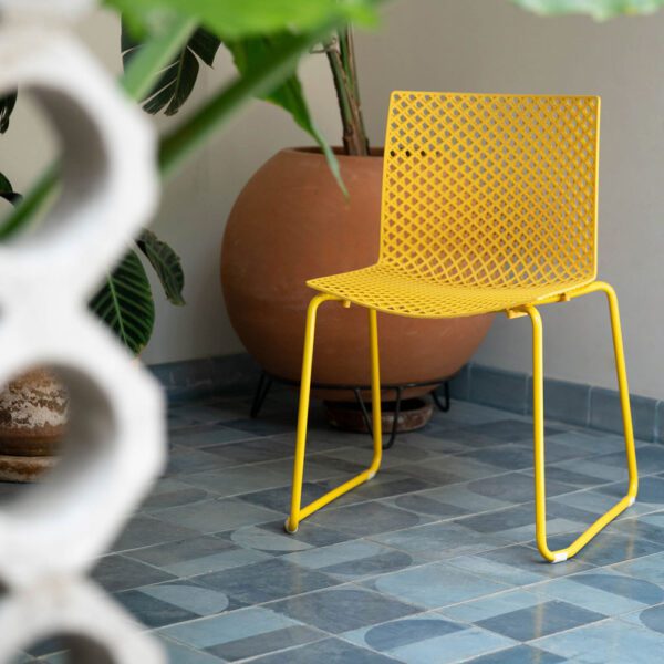 Chaise de restaurant intérieur et extérieur Fuller empilable jaune